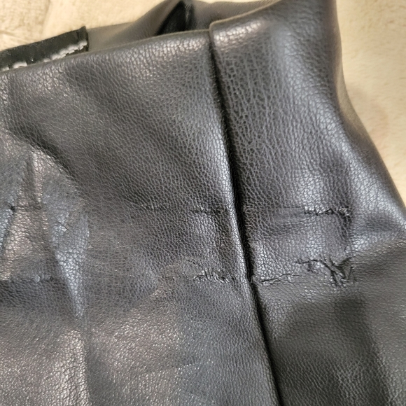 Guess leather look pants size medium NWT - Picture 3 of 7